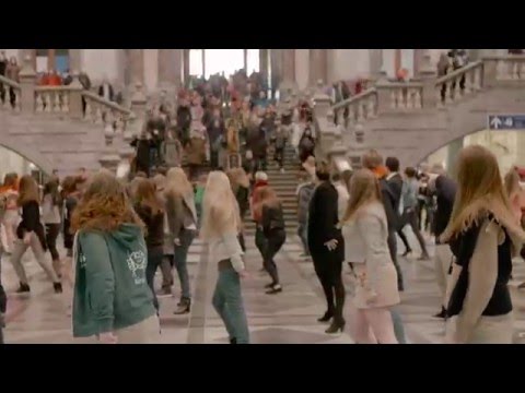 Youtube: Grease, Centraal Station Antwerpen