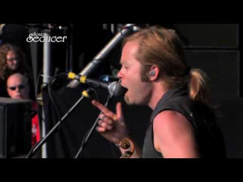 Youtube: Fiddler's Green - Rollin' (Feuertanz 2008)