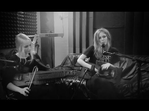 Youtube: Myrkur - Himlen Blev Sort Live on Lyre / Nyckelharpa