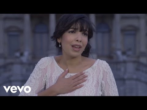 Youtube: Indila - Tourner Dans Le Vide (Official Music Video)