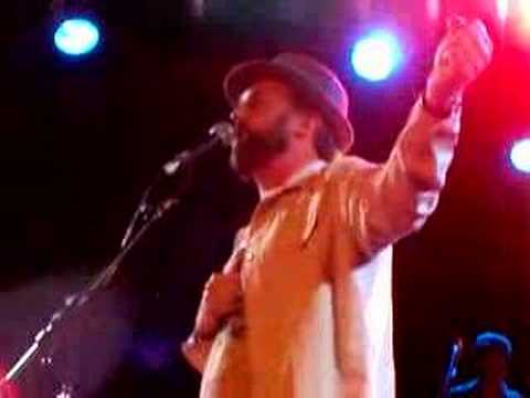 Youtube: Noise Pop 2007 -- Cake: "Comfort Eagle"