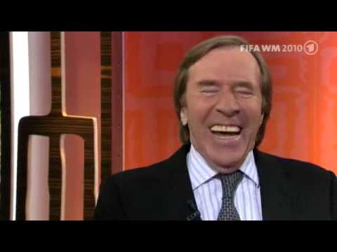 Youtube: Netzer lacht sich über Vuvuzelas kaputt