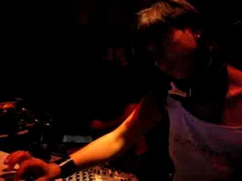 Youtube: DJ Ipek at Club Nur - 07.24.08