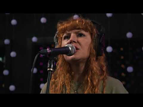 Youtube: Altin Gün - Kolbastı (Live on KEXP)