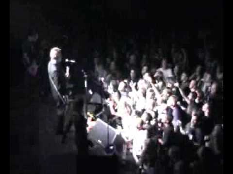 Youtube: Phillip Boa - Annie Flies The Lovebomber (Live)