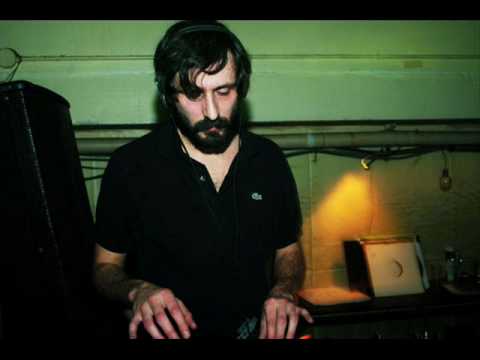 Youtube: Mr.Oizo - Positif (FULL VERISON)