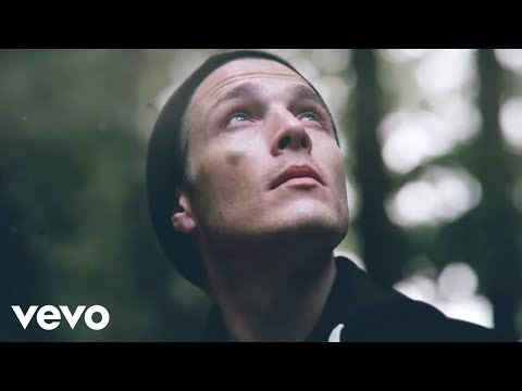 Youtube: Breaking Benjamin - Never Again